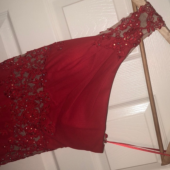 Classy red dress - Picture 3 of 3